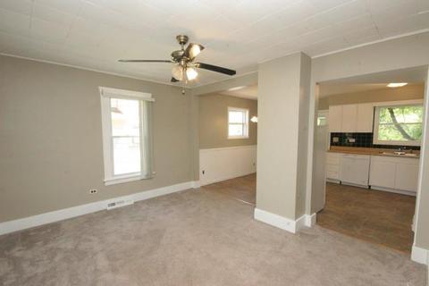 409 Wilcox Ave, Elgin, IL 60123 photo 3