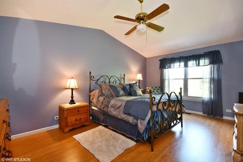 1335 Trinity Dr, Carol Stream, IL 60188 photo 10