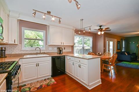 1335 Trinity Dr, Carol Stream, IL 60188 photo 5