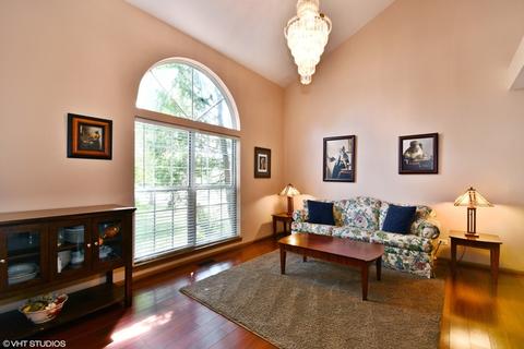 1335 Trinity Dr, Carol Stream, IL 60188 photo 3