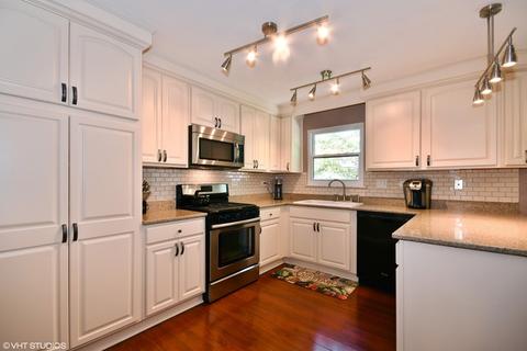 1335 Trinity Dr, Carol Stream, IL 60188 photo 6