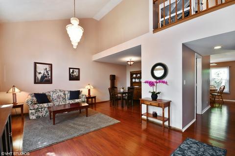 1335 Trinity Dr, Carol Stream, IL 60188 photo 2