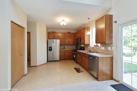 1116 Clover Dr, Minooka, IL 60447 photo 4