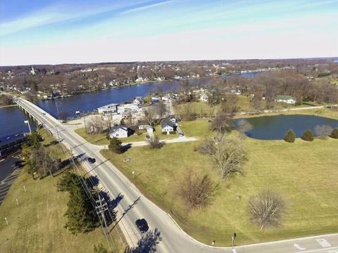 3302 N Chapel Hill Rd, Mchenry, IL 60051 photo 1