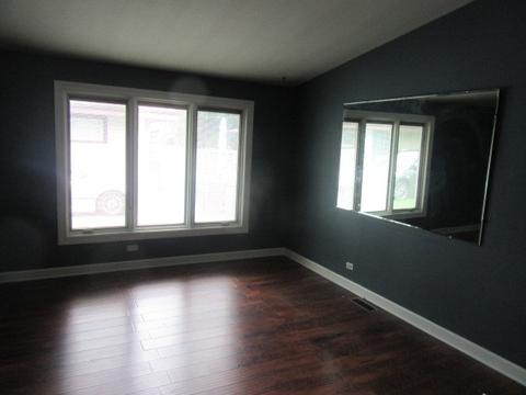 381 Nancy Ln, Wheeling, IL 60090 photo 2