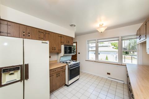 7000 W Wright Ter, Niles, IL 60714 photo 2