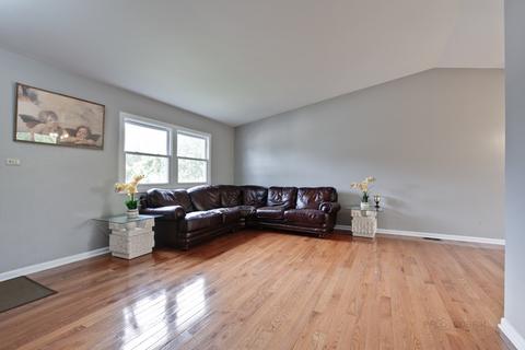 4441 Trailside Ct, Hoffman Estates, IL 60192 photo 2