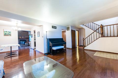 1385 Westbury Dr, Hoffman Estates, IL 60192 photo 6