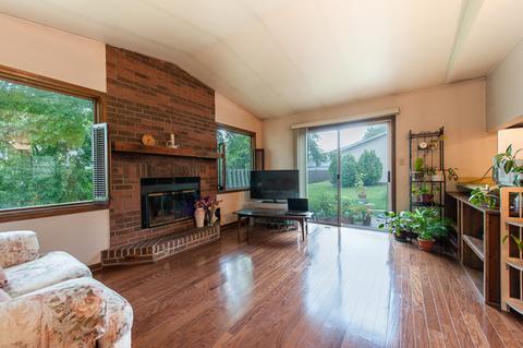 1385 Westbury Dr, Hoffman Estates, IL 60192 photo 3