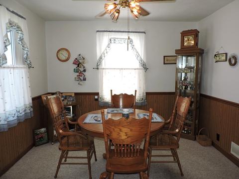 154 E Second North St, Chebanse, IL 60922 photo 7