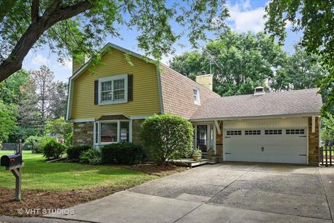 600 Chestnut Ct, Algonquin, IL 60102 photo 1