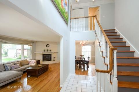 600 Chestnut Ct, Algonquin, IL 60102 photo 2