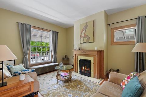 423 Greenleaf St, Evanston, IL 60202 photo 4