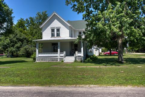 416 E Ash St, Chatsworth, IL 60921 photo 3