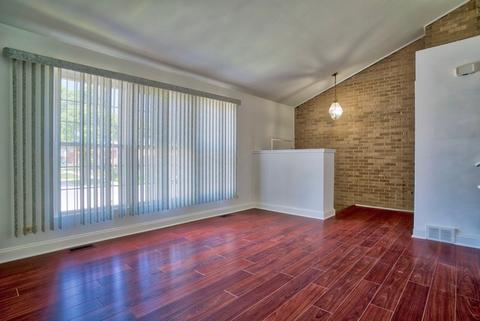 8929 Lyons St, Des Plaines, IL 60016 photo 5