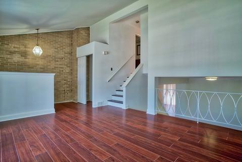 8929 Lyons St, Des Plaines, IL 60016 photo 4
