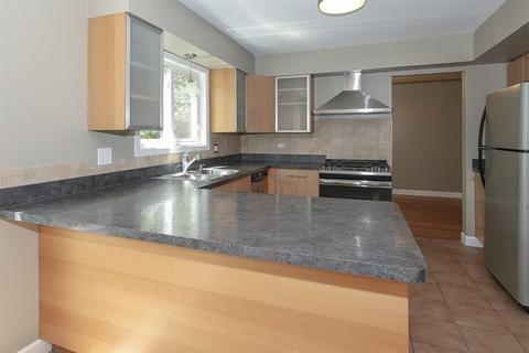 750 Dunmore Ln, Bartlett, IL 60103 photo 8