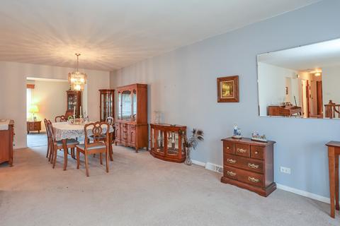 4020 Winston Dr, Hoffman Estates, IL 60192 photo 2
