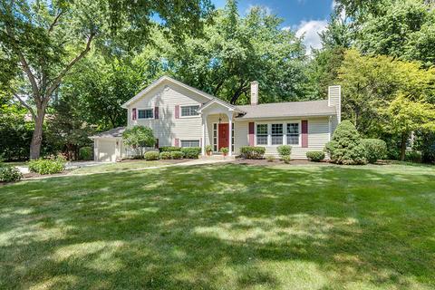 11 Maple Ln, Naperville, IL 60540 photo 1