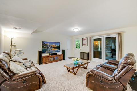 11 Maple Ln, Naperville, IL 60540 photo 10