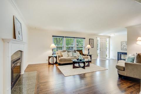 11 Maple Ln, Naperville, IL 60540 photo 5