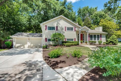 11 Maple Ln, Naperville, IL 60540 photo 2