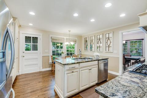 11 Maple Ln, Naperville, IL 60540 photo 9