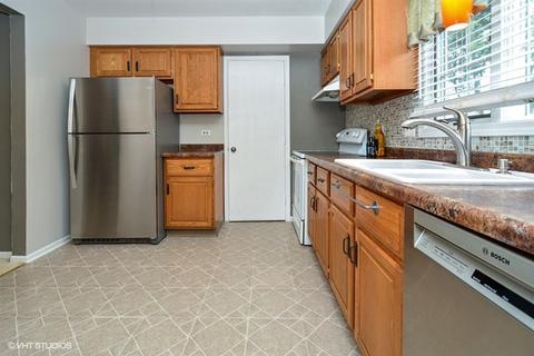 248 Brookside Ln #B, Willowbrook, IL 60527 photo 4
