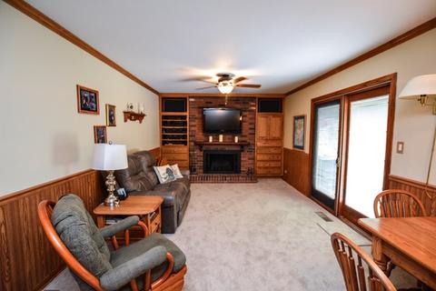 3202 S Cherry Ave, Mchenry, IL 60051 photo 4