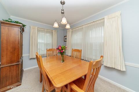 384 S Wolf Rd, Des Plaines, IL 60016 photo 4