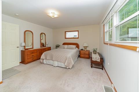 384 S Wolf Rd, Des Plaines, IL 60016 photo 5