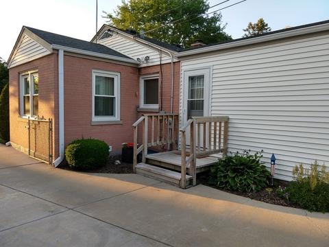 384 S Wolf Rd, Des Plaines, IL 60016 photo 11