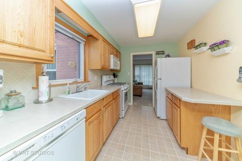 384 S Wolf Rd, Des Plaines, IL 60016 photo 3
