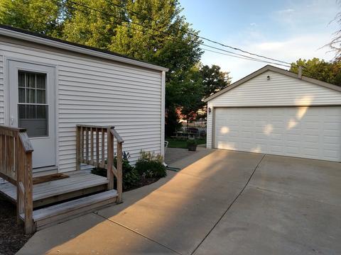 384 S Wolf Rd, Des Plaines, IL 60016 photo 12