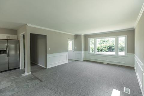109 E 15th St, Lockport, IL 60441 photo 2