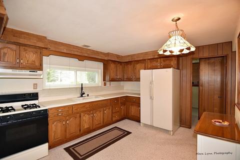 93 Circle Dr E, Montgomery, IL 60538 photo 5