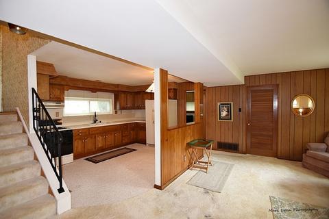 93 Circle Dr E, Montgomery, IL 60538 photo 4