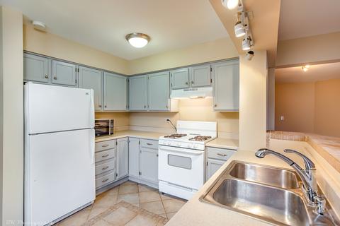 8518 S Massasoit St, Burbank, IL 60459 photo 6
