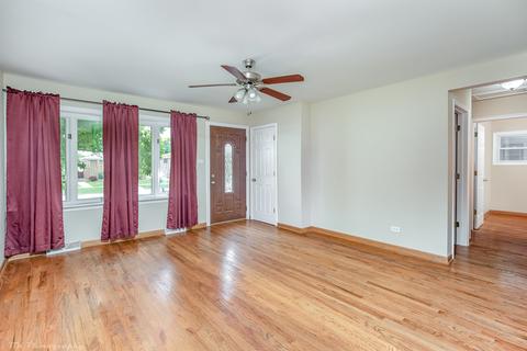 8518 S Massasoit St, Burbank, IL 60459 photo 3