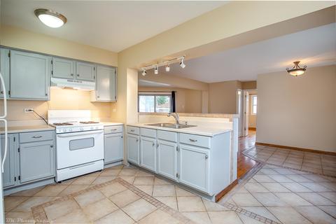 8518 S Massasoit St, Burbank, IL 60459 photo 5