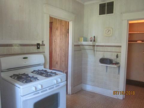 727 E 2nd St, Gilman, IL 60938 photo 9