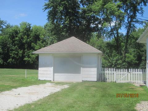 727 E 2nd St, Gilman, IL 60938 photo 2