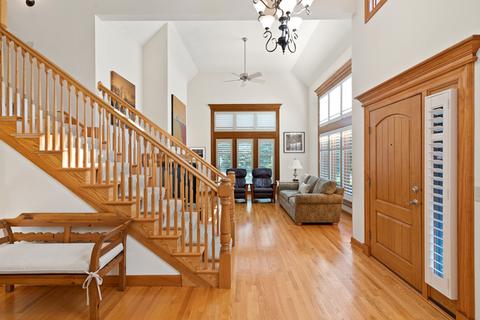 1050 Mackenzie Pl, Wheaton, IL 60187 photo 4