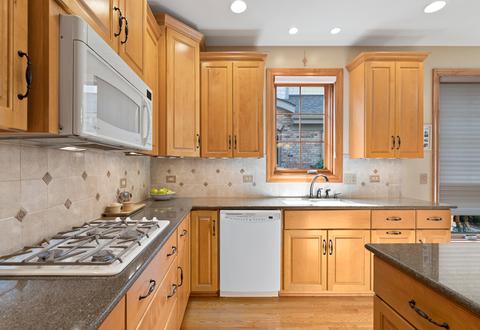 1050 Mackenzie Pl, Wheaton, IL 60187 photo 11