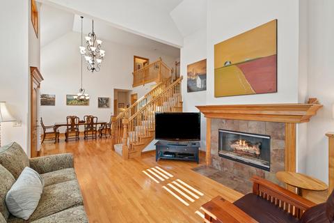 1050 Mackenzie Pl, Wheaton, IL 60187 photo 5