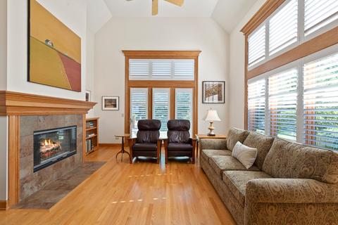 1050 Mackenzie Pl, Wheaton, IL 60187 photo 6