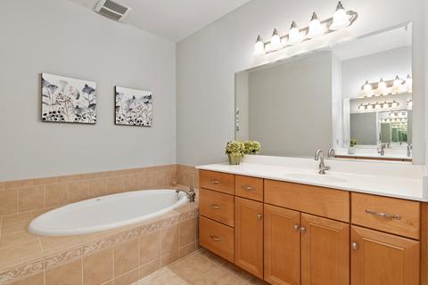 1050 Mackenzie Pl, Wheaton, IL 60187 photo 18