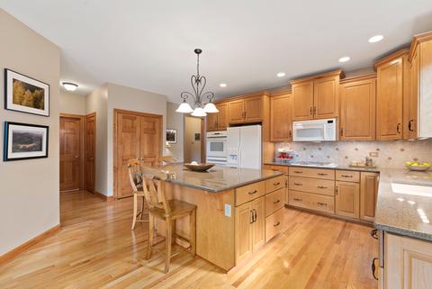 1050 Mackenzie Pl, Wheaton, IL 60187 photo 10