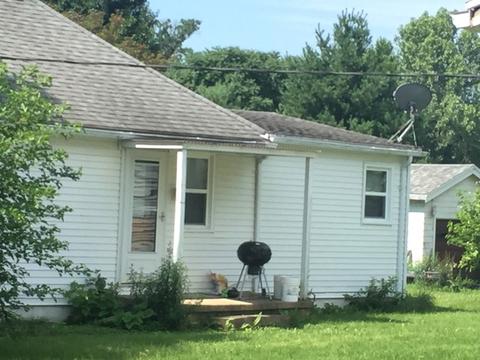 307 S White St, Sidney, IL 61877 photo 2