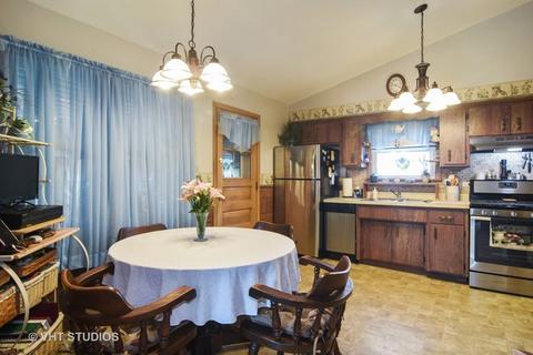 2016 Ash St, Des Plaines, IL 60018 photo 3
